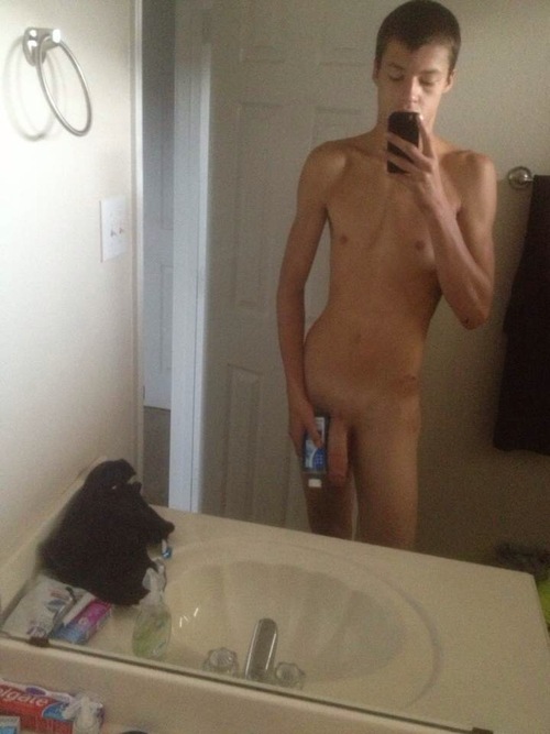  Free Self Pics from a slim Teenboy!